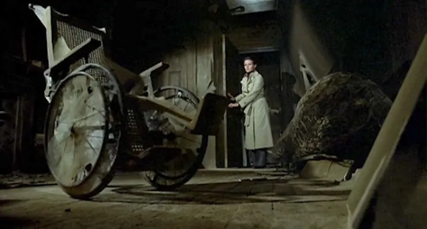 Room Pan of Threshold Space